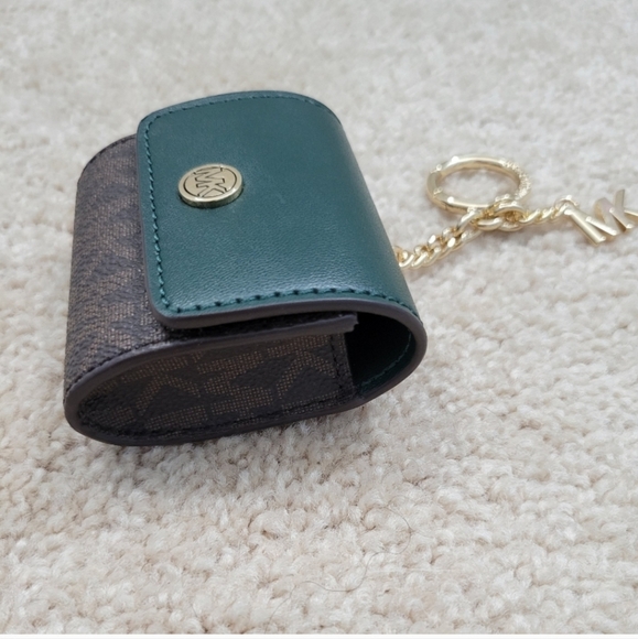 MK MICHAEL KORS Logo Clip Case For Apple AirPods Dark Green Brown - Picture 2 of 8
